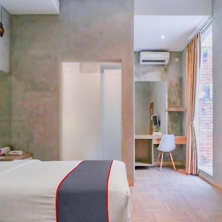 Hotel Collection O 31 The Batik Bed And Coffee Bandung Extérieur photo